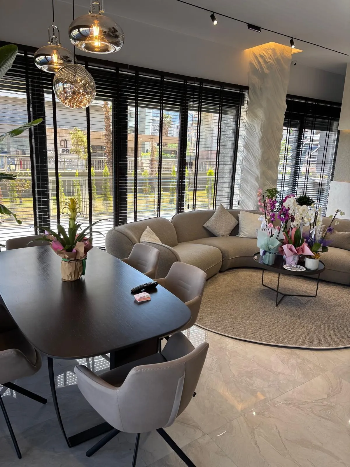 Salon — ahşap jaluzi — Pınar Perde Antalya